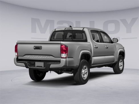 Used 2018 Toyota Tacoma image 2