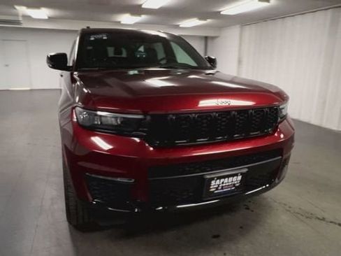 Used 2025 Jeep Grand Cherokee L Limited w/ Black Appearance Package image 3