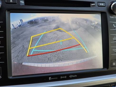 Used 2017 Toyota Highlander Limited image 14