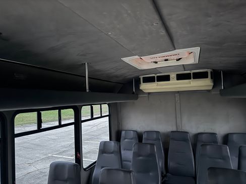 Used 2003 Ford E-350 and Econoline 350 Super Duty image 15