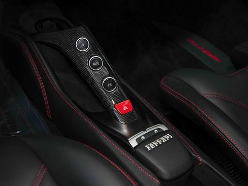 Used 2017 Ferrari 488 GTB RWD image 40
