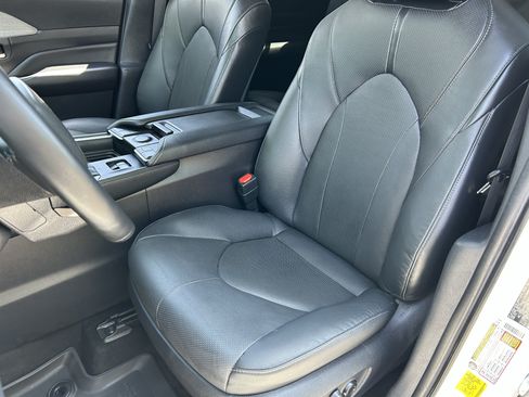 Used 2024 Toyota Grand Highlander FWD image 18