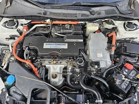 Used 2017 Honda Accord Hybrid Sedan image 9