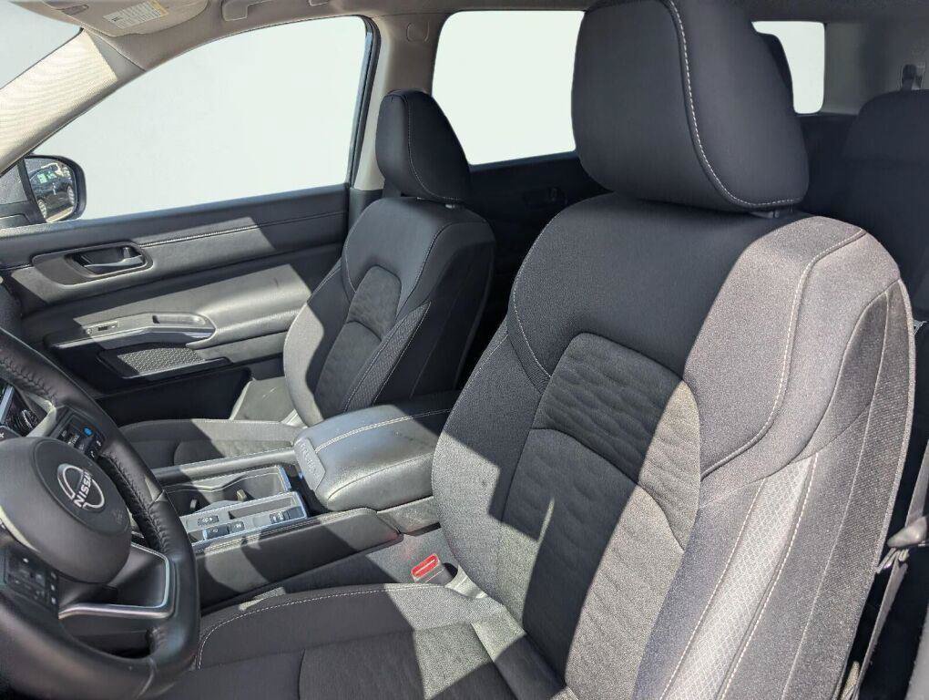 Used 2025 Nissan Pathfinder SV FWD image 30