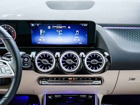 Certified 2025 Mercedes-Benz GLA 250 4MATIC image 11