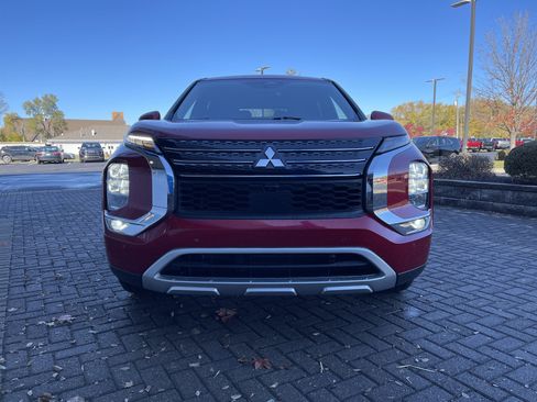 Used 2023 Mitsubishi Outlander SE Black Edition image 9