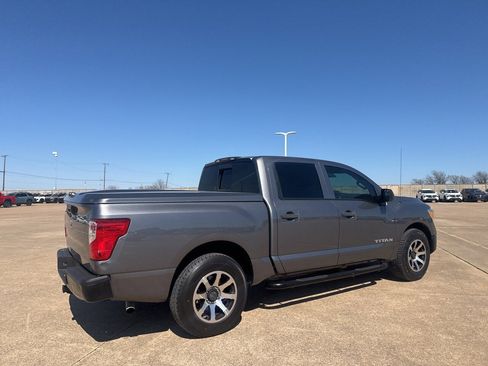 Used 2019 Nissan Titan S image 25