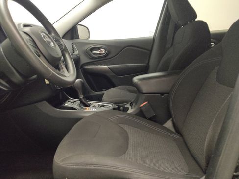 Used 2020 Jeep Cherokee Latitude FWD image 17