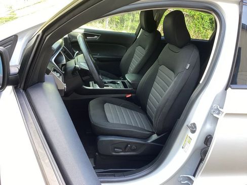 Used 2021 Ford Edge SE image 24