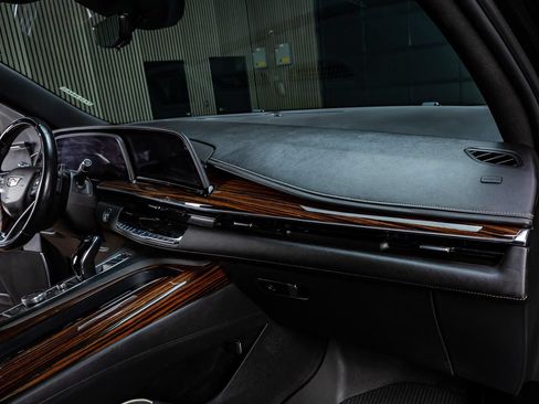Used 2023 Cadillac Escalade Premium Luxury RWD image 8