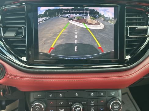 Used 2021 Dodge Durango R/T w/ Technology Group AWD/4WD image 30