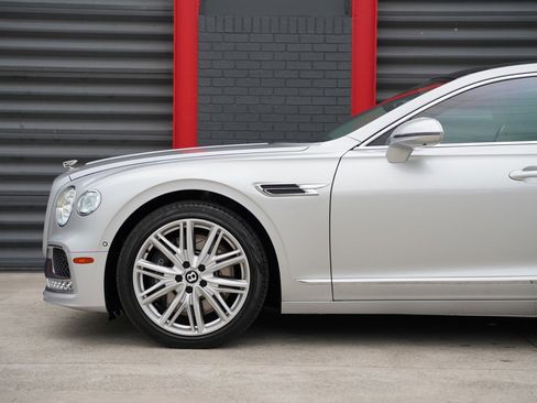 Used 2023 Bentley Flying Spur Plug-In Hybrid image 3