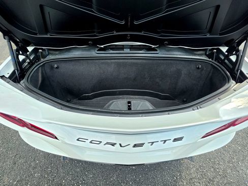 Used 2023 Chevrolet Corvette Stingray Premium Conv w/ Z51 Performance Package RWD image 7