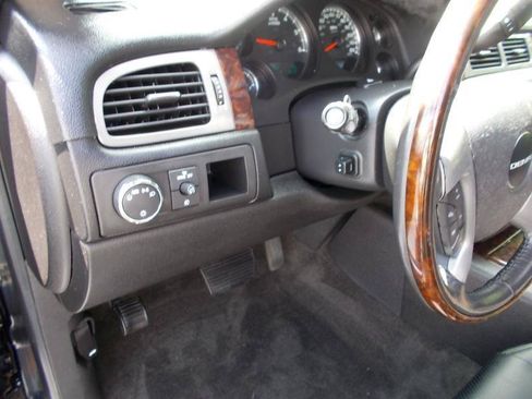 Used 2012 GMC Yukon XL Denali AWD/4WD image 30