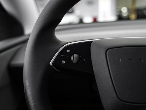 Used 2026 Tesla Model Y 2WD image 16