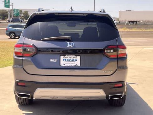 Used 2025 Honda Pilot Touring image 6