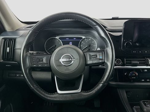 Used 2023 Nissan Pathfinder SL AWD/4WD image 18