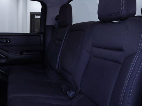 Used 2023 Nissan Frontier SV image 14