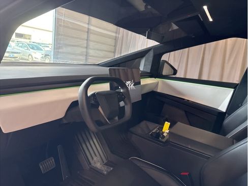 Used 2024 Tesla Cybertruck AWD Crew Cab image 18