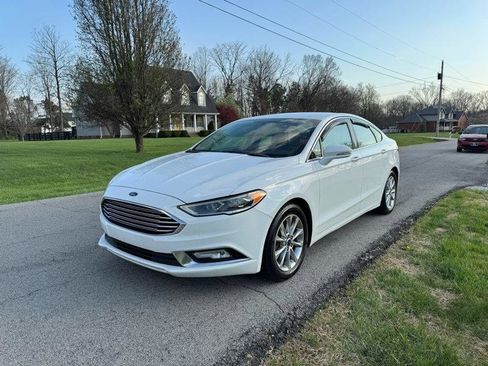 Used 2017 Ford Fusion SE image 1
