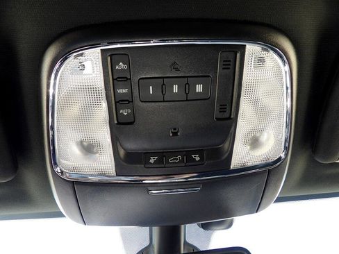 Used 2019 Jeep Grand Cherokee Altitude image 25