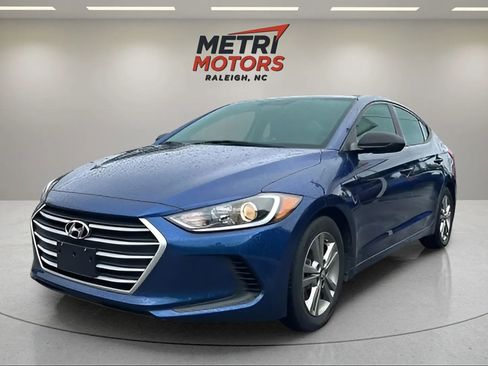 Used 2017 Hyundai Elantra SE image 2