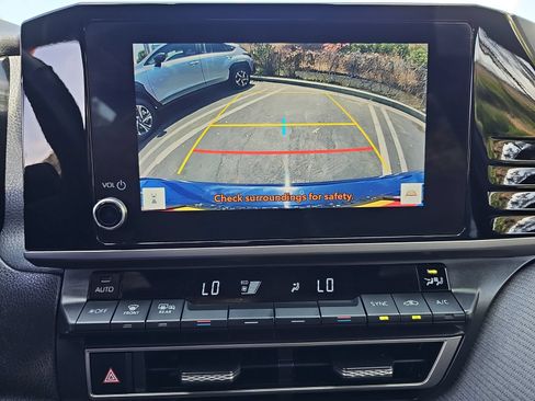 Used 2025 Toyota Camry SE w/ Convenience Package FWD image 23