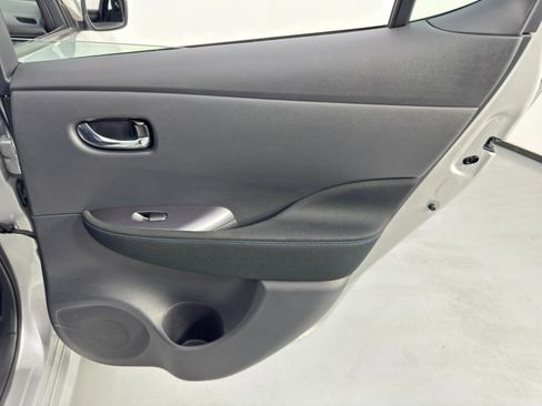 Used 2025 Nissan Leaf S image 37