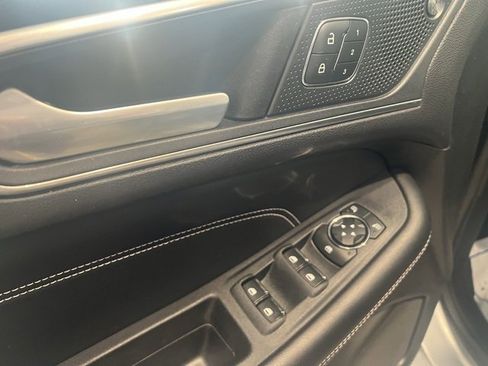 Used 2023 Ford Edge Titanium image 9