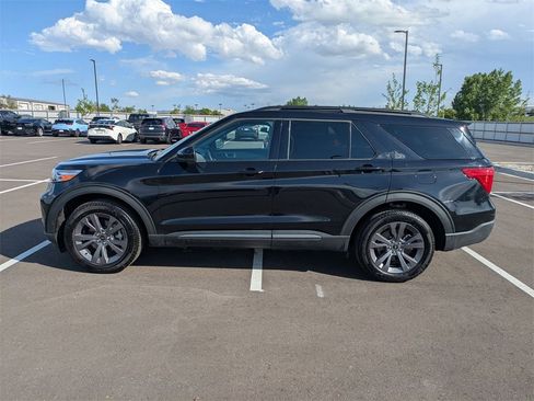 Used 2024 Ford Explorer XLT w/ Equipment Group 202A image 7