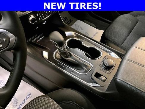 Used 2023 Chevrolet Traverse LT image 18