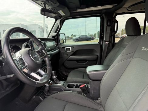 Used 2020 Jeep Wrangler Unlimited Sahara image 9