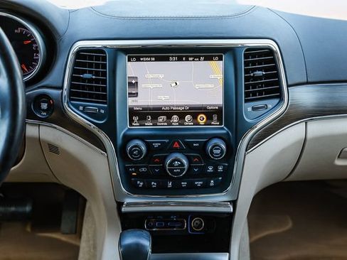 Used 2017 Jeep Grand Cherokee Overland w/ Jeep Active Safety Group AWD/4WD image 13