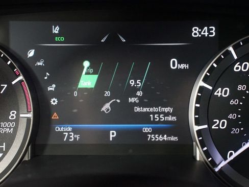 Used 2022 Toyota Highlander XLE FWD image 16