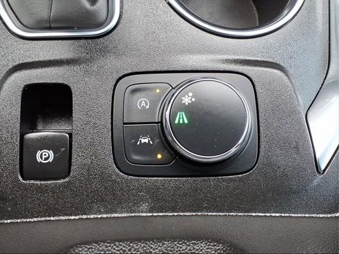 Used 2023 Chevrolet Traverse LT image 22