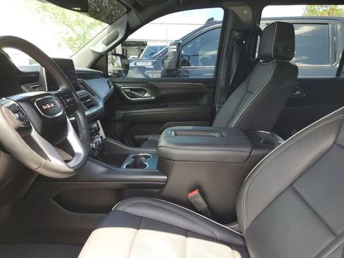 Used 2023 GMC Yukon SLT w/ SLT Luxury Package RWD image 18