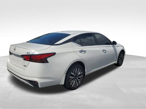 Used 2024 Nissan Altima 2.5 SV AWD/4WD image 6