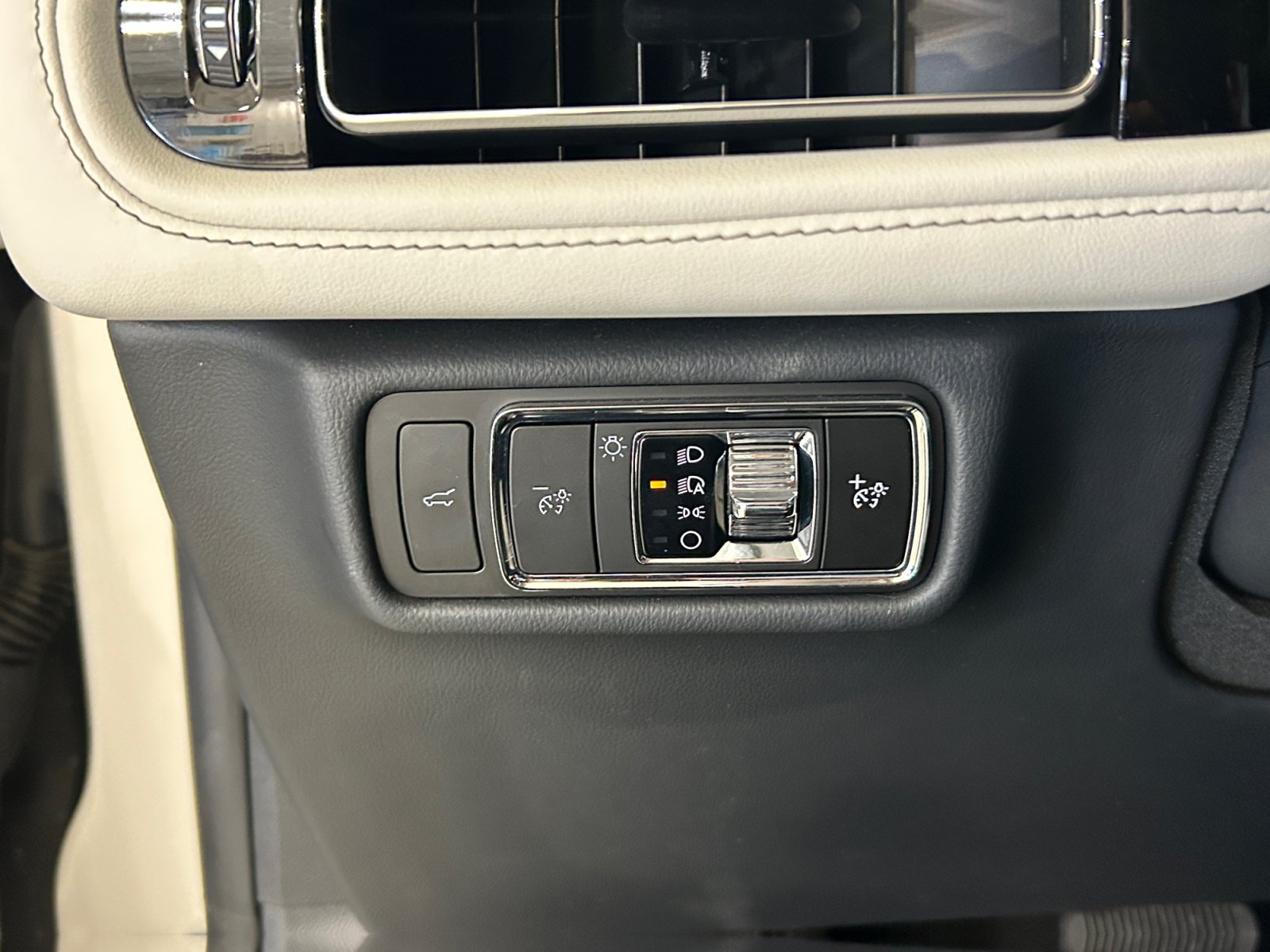Used 2025 Lincoln Aviator 2WD image 16