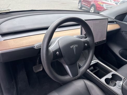 Used 2021 Tesla Model Y Long Range image 3