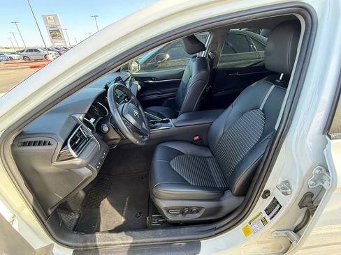 Used 2021 Toyota Camry SE FWD image 9