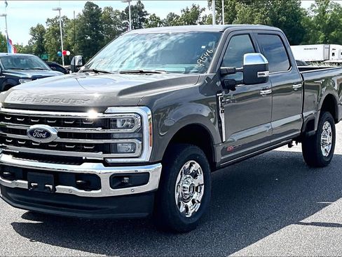 New 2026 Ford F250 4x4 Crew Cab Super Duty image 2
