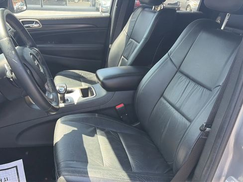 Used 2014 Jeep Grand Cherokee Laredo w/ Quick Order Package 23E AWD/4WD image 9