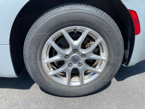 Used 2024 Chrysler Pacifica Touring-L FWD image 27