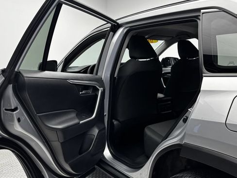 Used 2021 Toyota RAV4 XLE FWD image 31