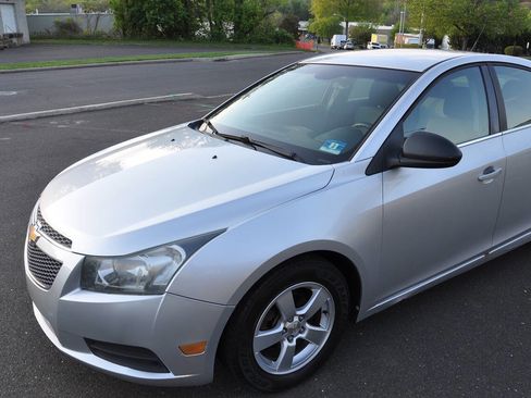 Used 2012 Chevrolet Cruze LS FWD image 3