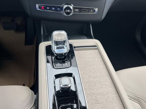 New 2026 Volvo XC90 T8 Plus AWD/4WD image 32