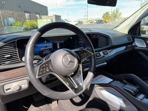 Used 2024 Mercedes-Benz GLS 450 4MATIC image 8