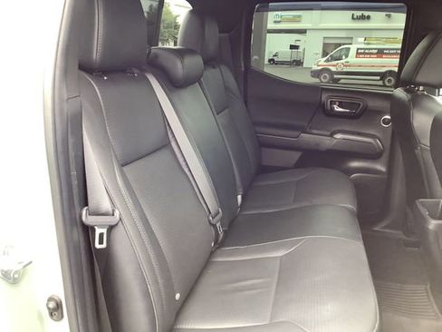 Used 2022 Toyota Tacoma TRD Sport w/ TRD Premium Sport Package AWD/4WD image 32