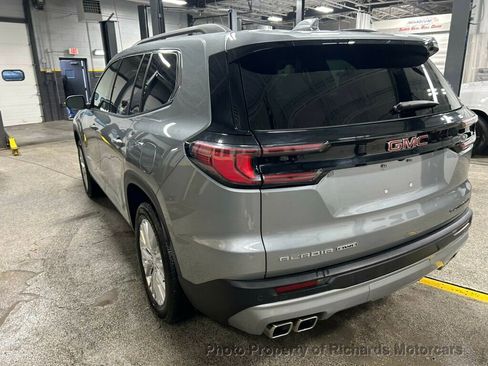 Used 2025 GMC Acadia Elevation w/ Elevation Premium Package image 5