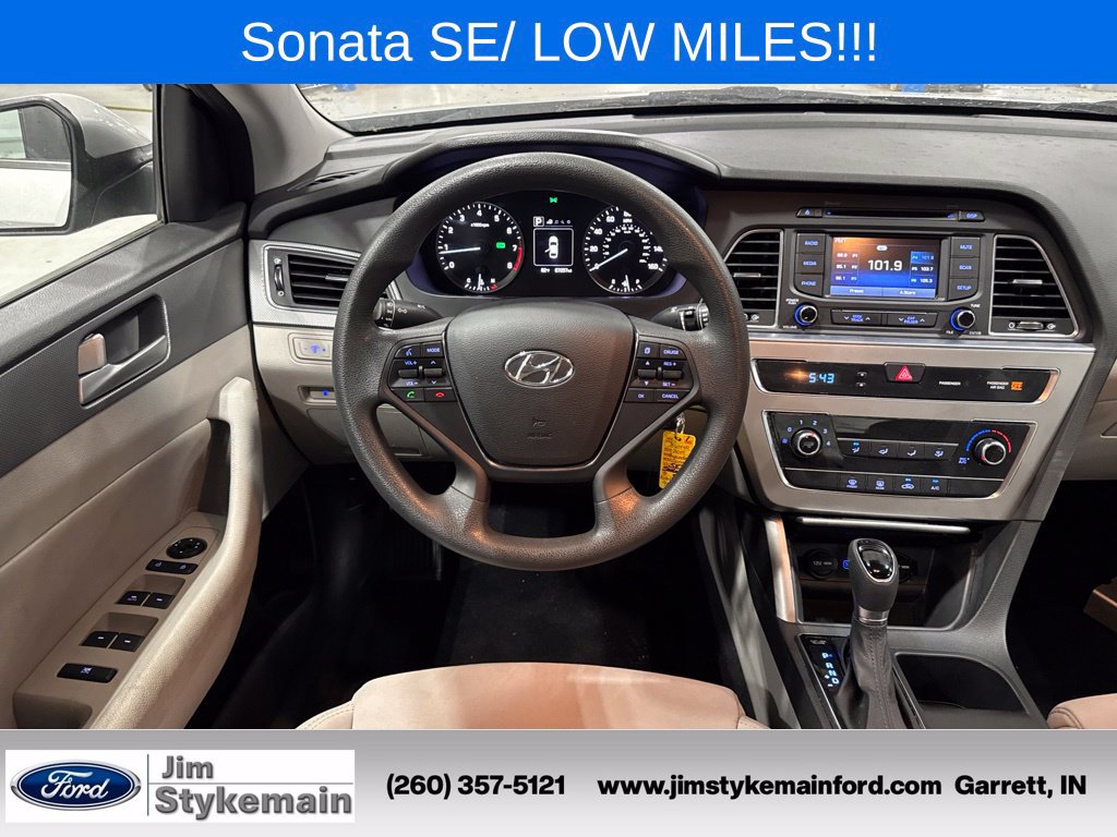 Used 2015 Hyundai Sonata SE w/ Option Group 09 FWD image 2